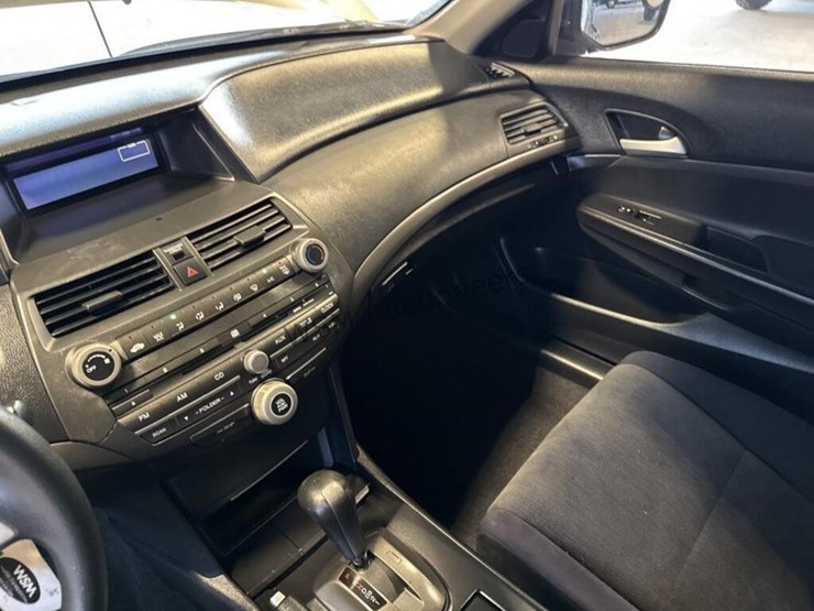 2008-honda-accord-lx-sdn-image-19