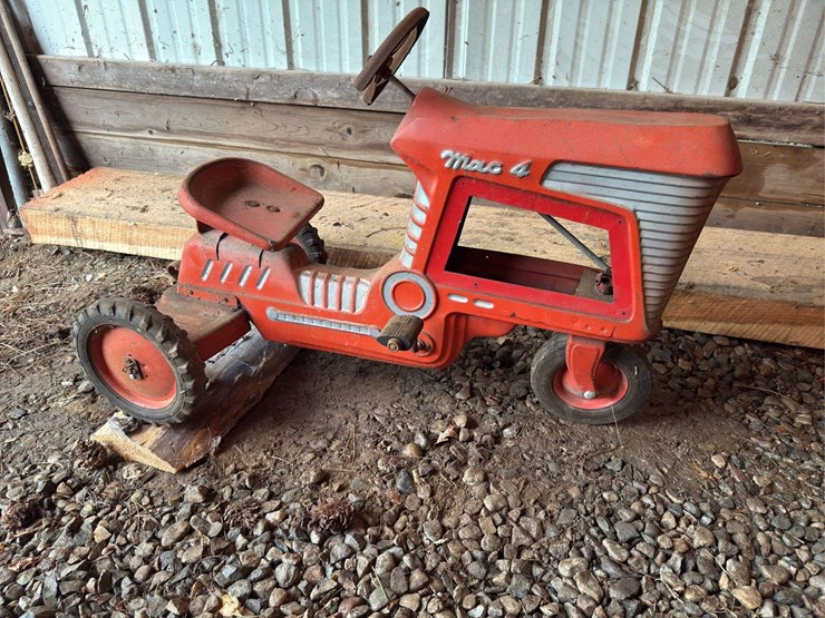 mac-4-pedal-tractor-image-3