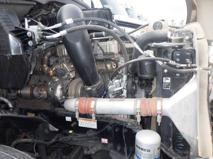 freightliner-cascadia-126-image-16