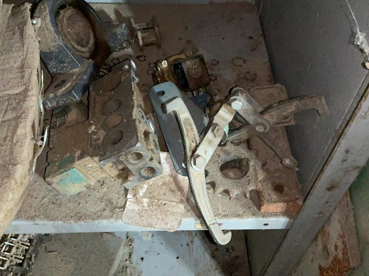 #150-•-parts-shelf-and-contents-image-26