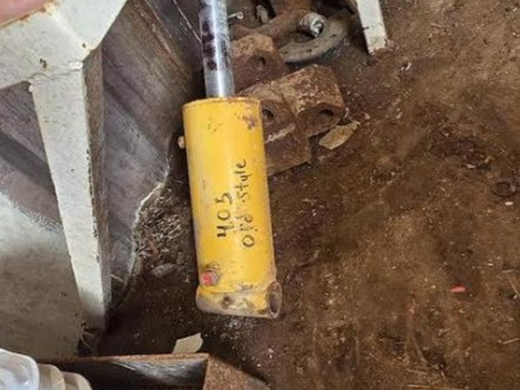 tool-house-with-contents-image-14