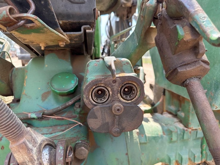 john-deere-2350-image-15
