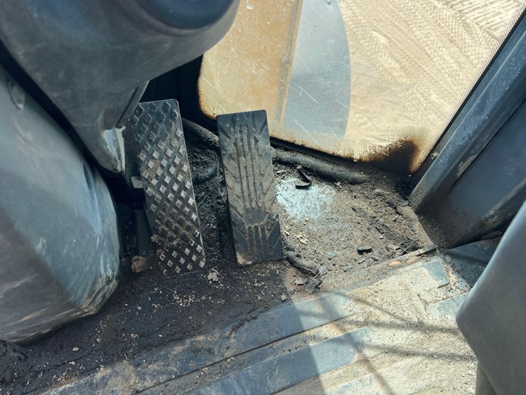 2012-deere-644k-image-36
