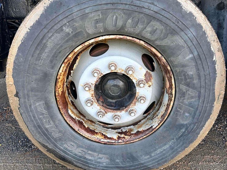 2009-mack-granite-tandem-axle-dump-truck-image-9