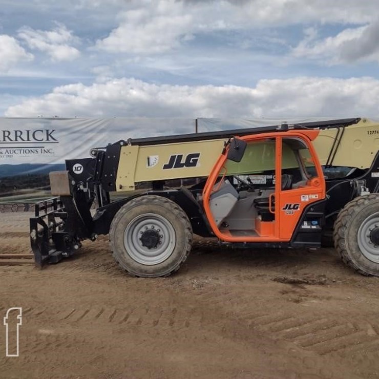 2023 JLG 1055