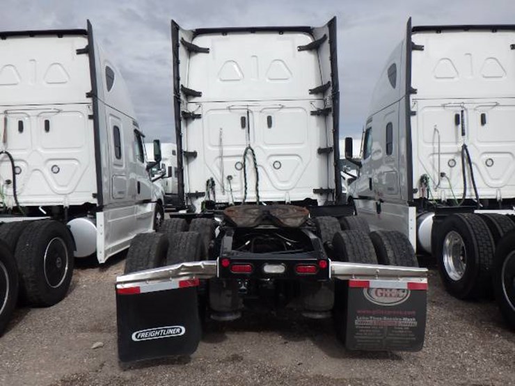 2024-freightliner-cascadia-126-image-7