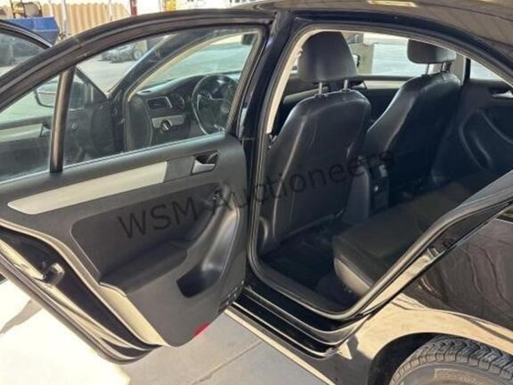 2013-volkswagen-jetta-sdn-image-23