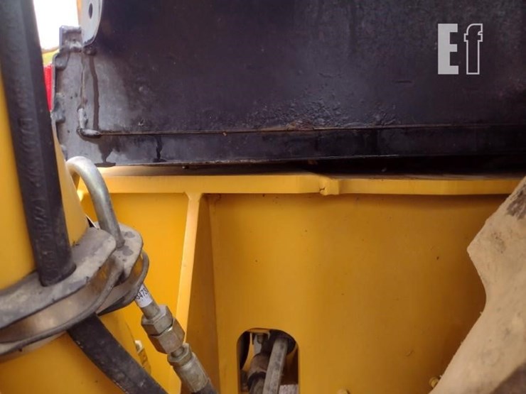 2004-caterpillar-416d-image-23