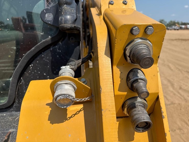 2023-caterpillar-259d3-image-22