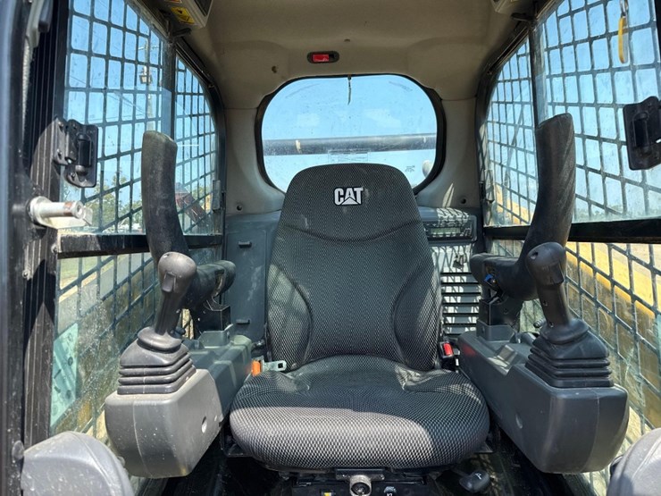 2023-caterpillar-259d3-image-24