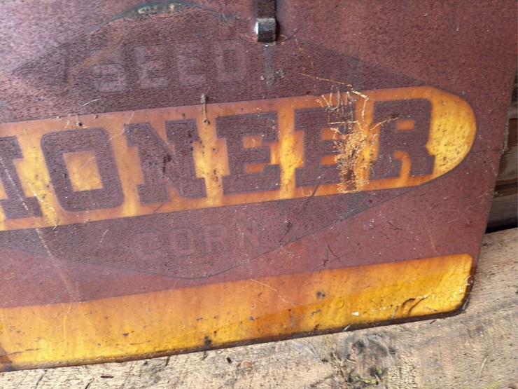 pioneer-seed-corn-sign-image-5