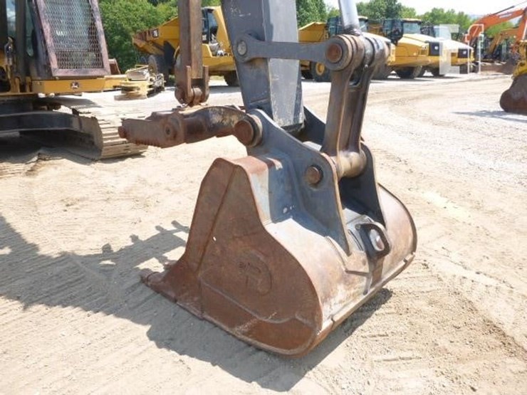 2017-deere-210g-lc-image-18