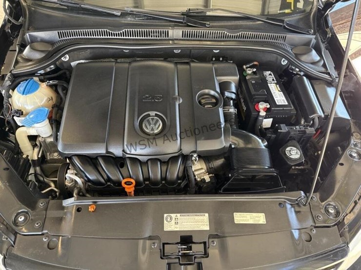 2013-volkswagen-jetta-sdn-image-11