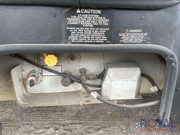 2004-workhorse-w22-motorhome-image-40