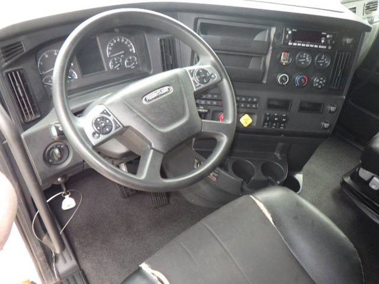 2024-freightliner-cascadia-126-image-12