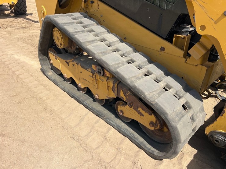 2020-caterpillar-259d3-image-12