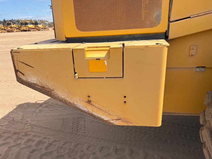 2012-deere-644k-image-18
