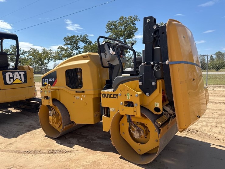 caterpillar-cb24b-image-8