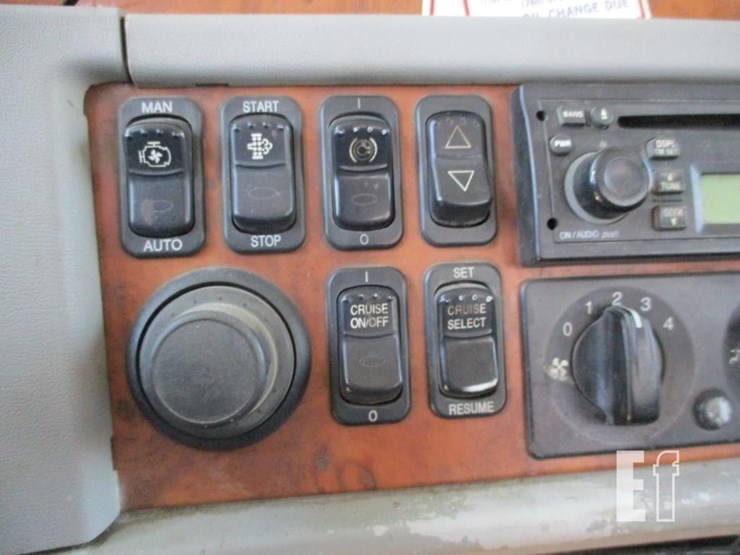 2008-peterbilt-365-image-11
