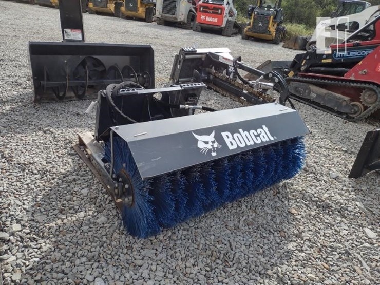 19-bobcat-48-in-angle-broom-image-4