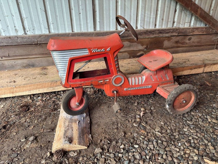 mac-4-pedal-tractor-image-1