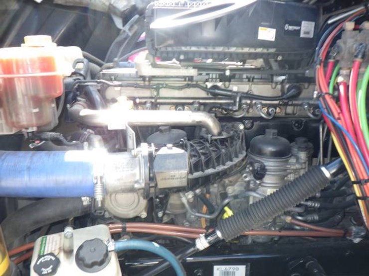 2019-freightliner-cascadia-126-image-16