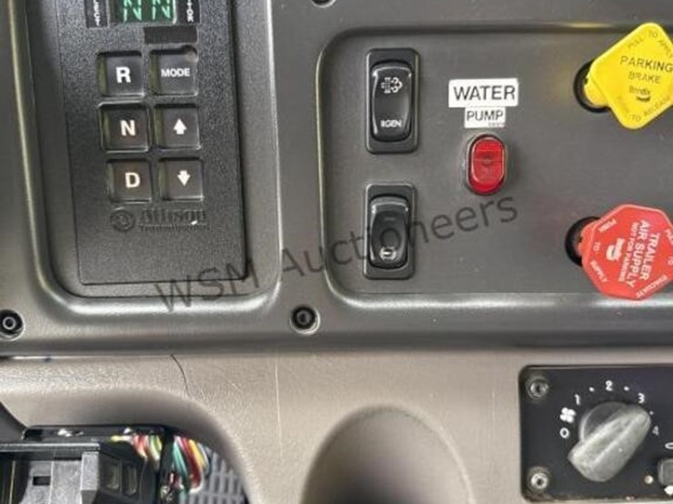 2012-freightliner-m2-digger-derrick-image-50
