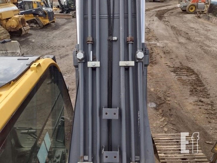 2021-deere-250g-lc-image-47