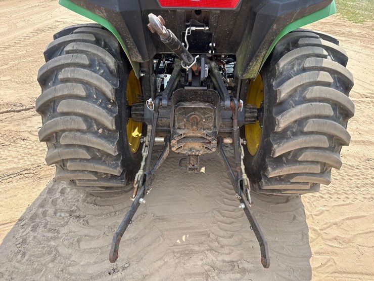 john-deere-3032e-image-9