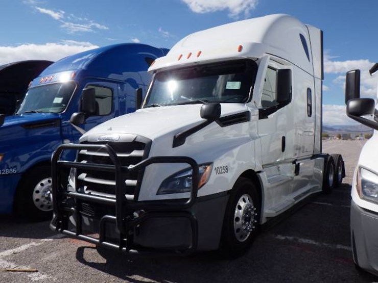 2020-freightliner-cascadia-126-image-1