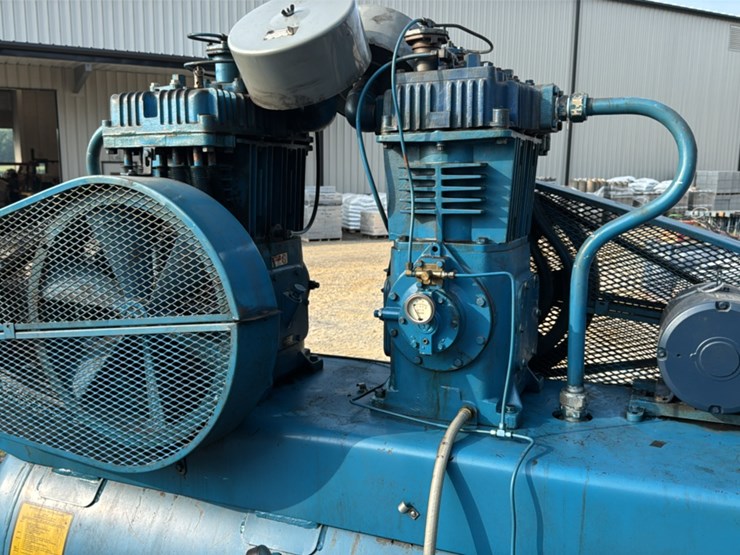 #125-•-quincy-stationary-air-compressor-image-9