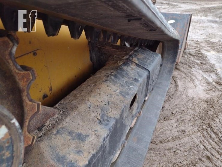 deere-329d-image-30