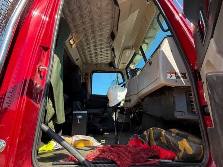 2020-western-star-4900sb-image-19