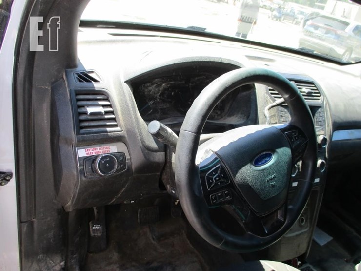 2018-ford-explorer-image-11