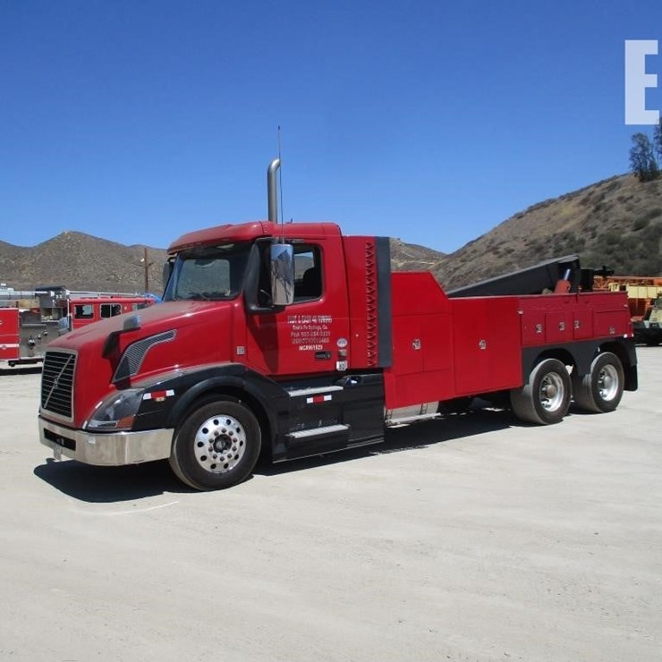 2015 VOLVO VNL64300