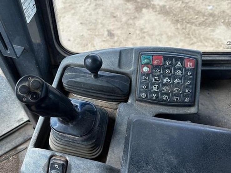2014-deere-624k-image-17