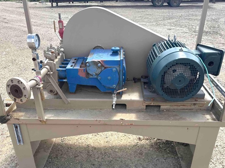 triplex-disposal-pump-image-1