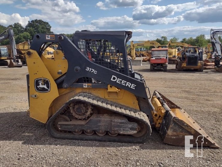 2022-deere-317g-image-3