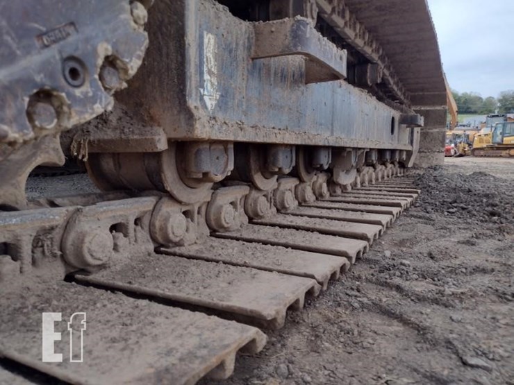 2011-deere-225d-lc-image-26