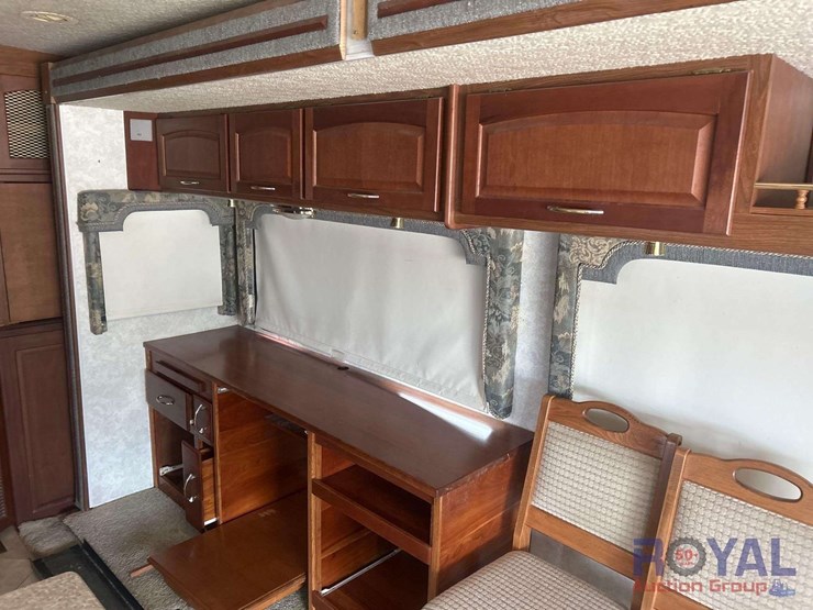 2004-workhorse-w22-motorhome-image-19