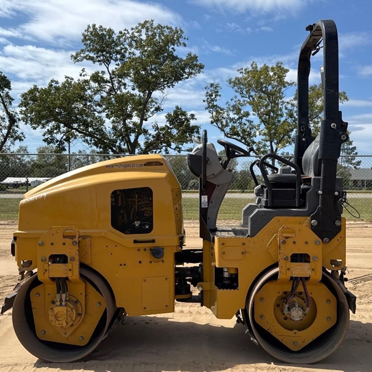 2021 CATERPILLAR CB2.7