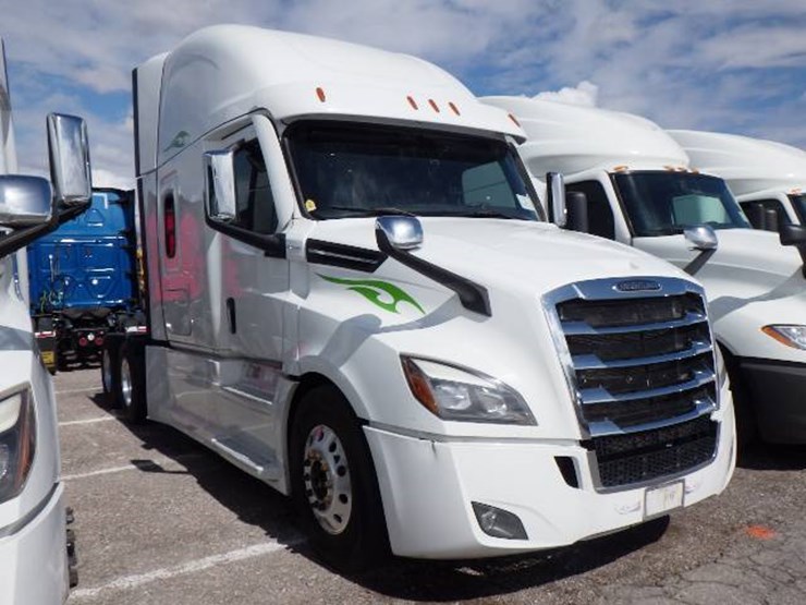 2022-freightliner-cascadia-126-image-2