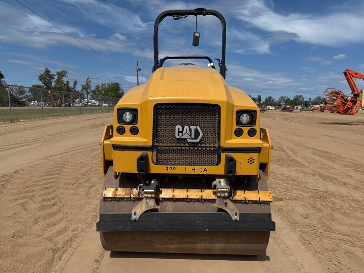 2021-caterpillar-cb2.7-image-3