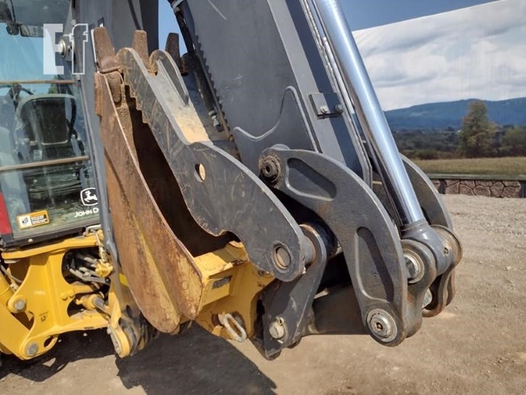 2017-deere-310sl-image-32