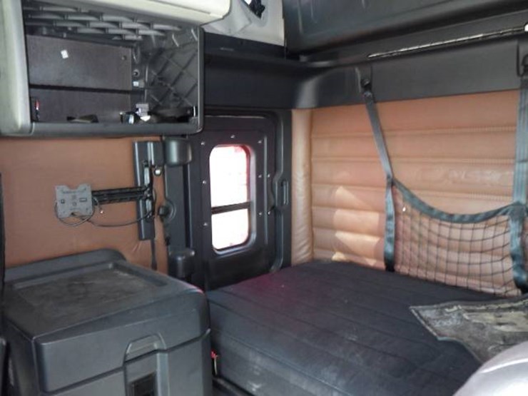 2023-freightliner-cascadia-126-image-14