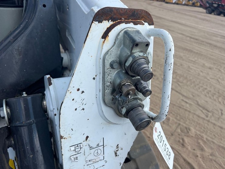 2022-bobcat-t595-image-11