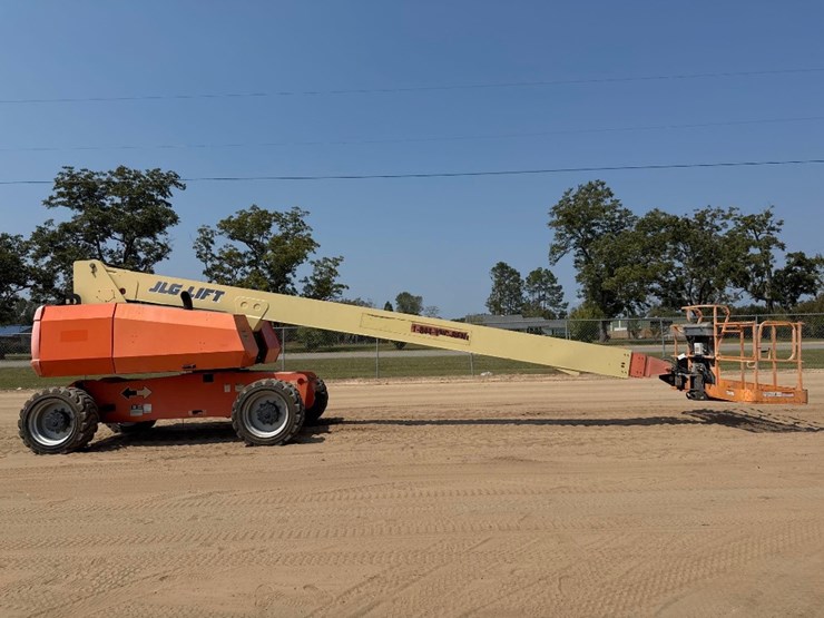 2008-jlg-800s-image-1