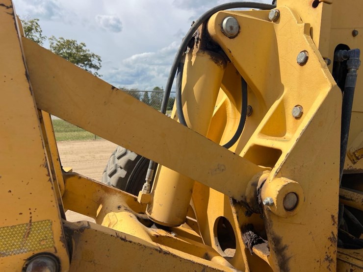 2008-deere-672d-image-10