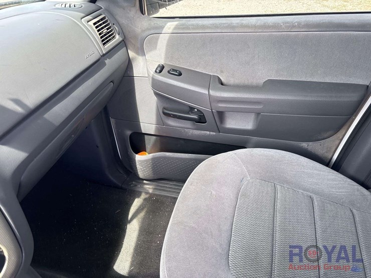2005-ford-explorer-image-14