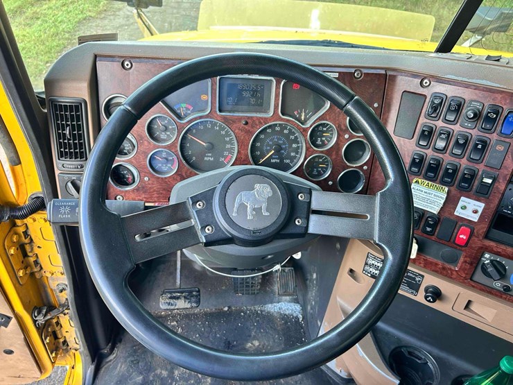 2009-mack-granite-tandem-axle-dump-truck-image-27